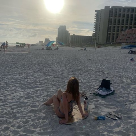 Meet your Posher, Abigail - Picture 1 of 1